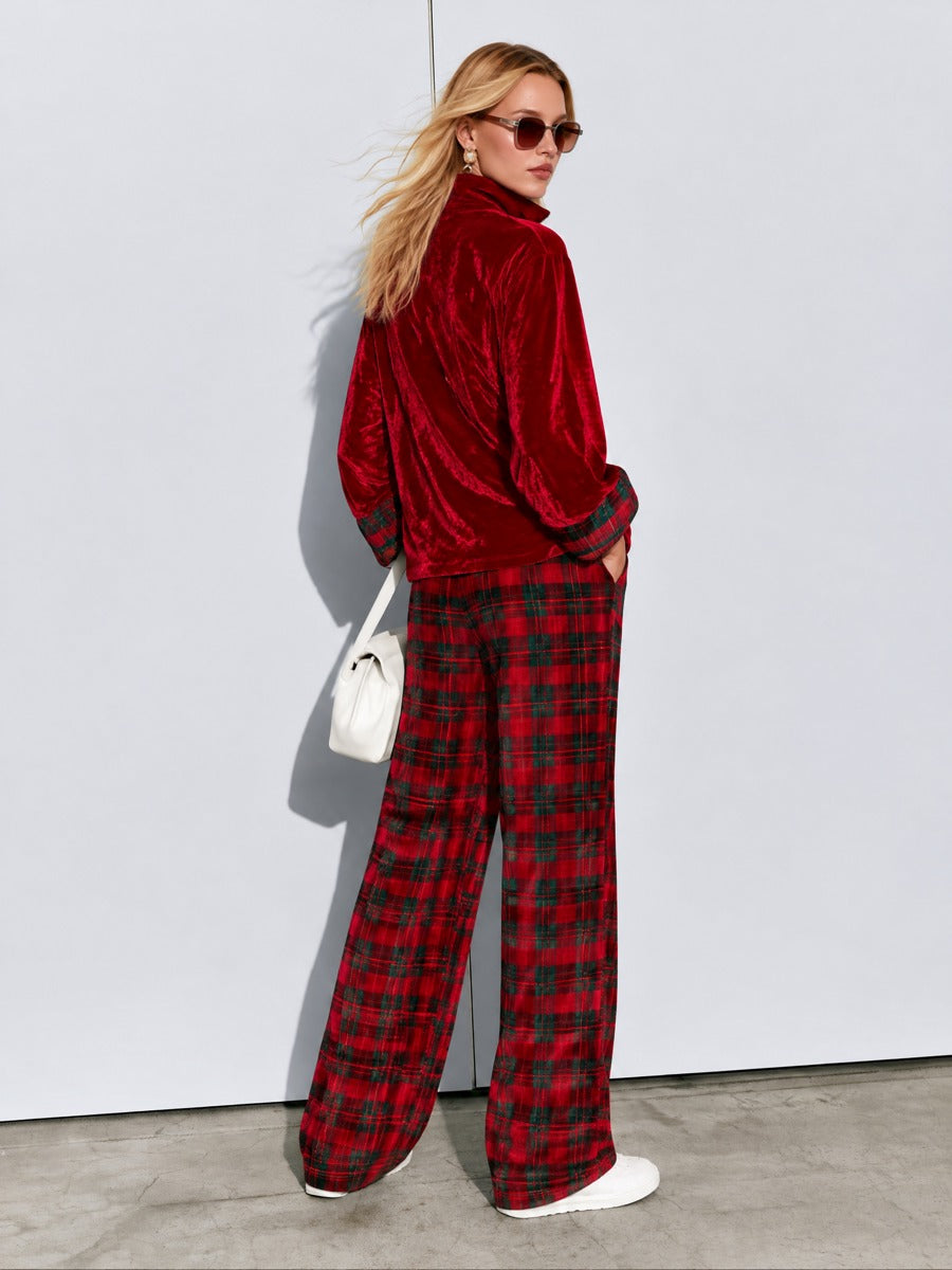 Merche | Conjunto de jersey de terciopelo rojo y pantalón de cuadros
