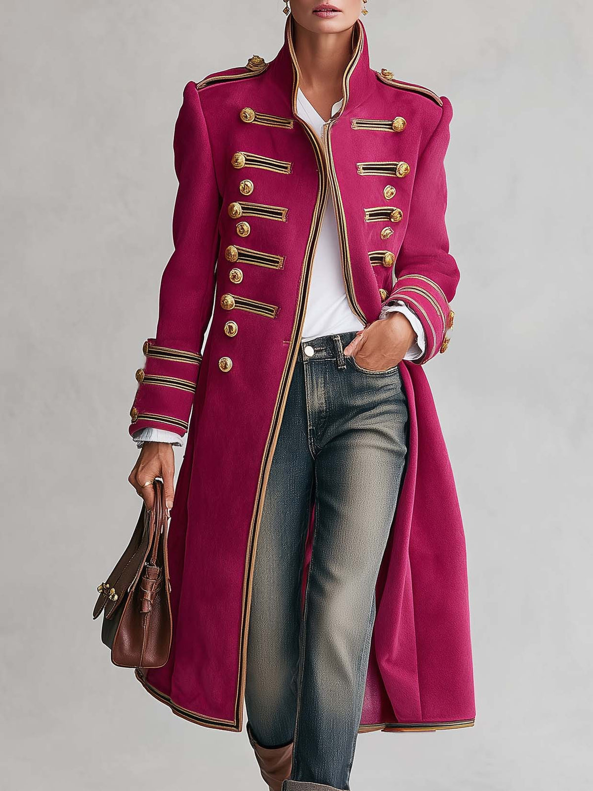 Regina | Abrigo largo militar magenta con botones dorados