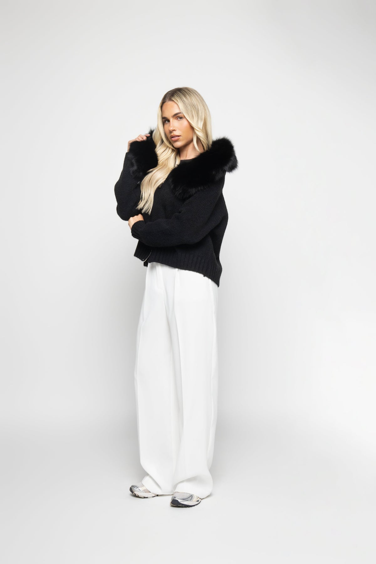 Martina | Elegante chaqueta de punto con capucha de piel