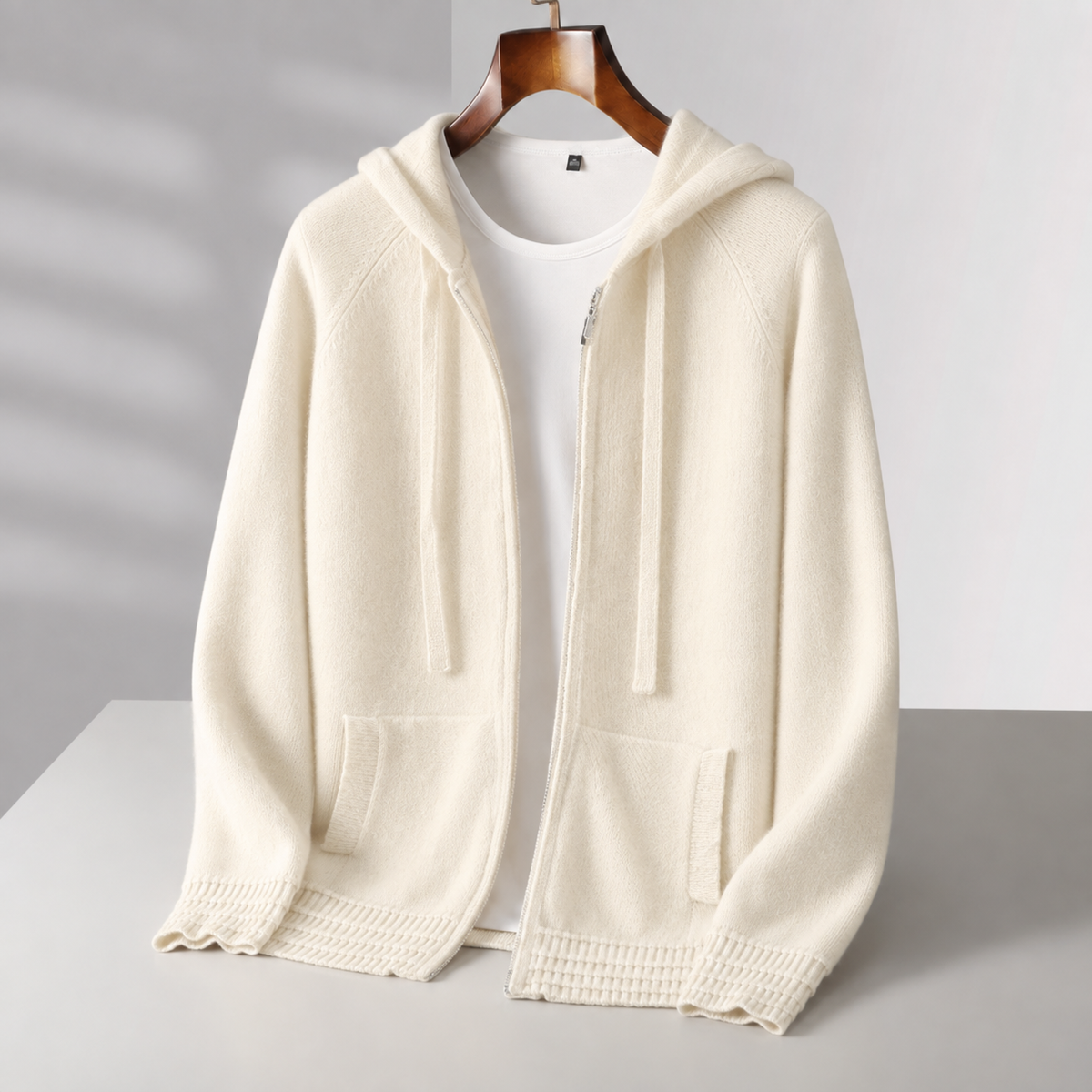 Valerio | Sudadera de punto suave con capucha y cremallera