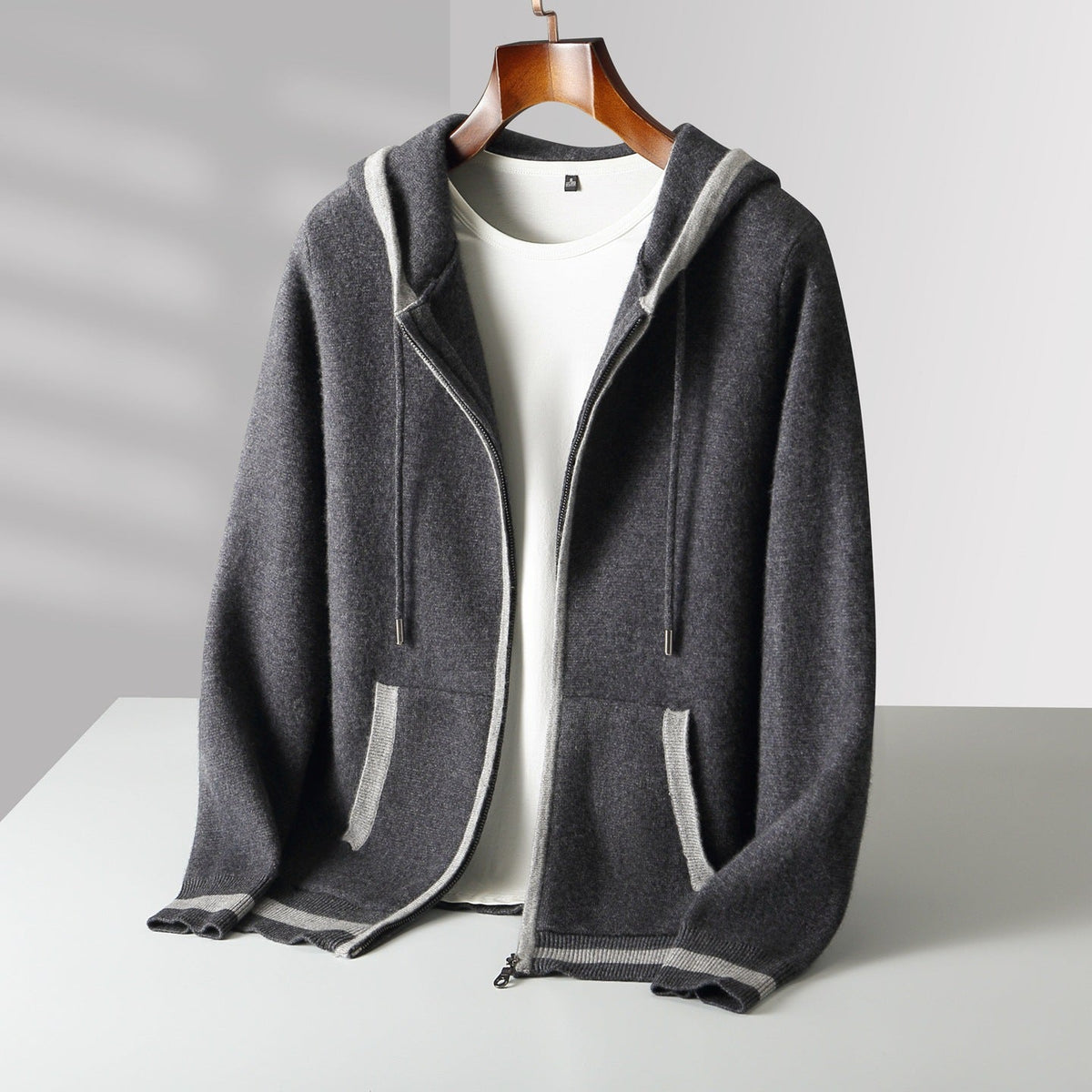 Varese | Sudadera de punto con capucha y ribetes
