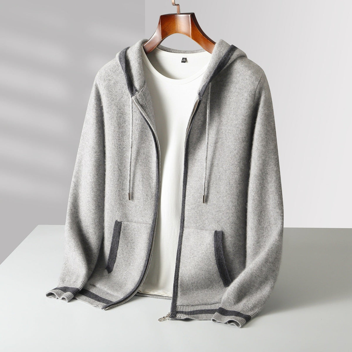 Varese | Sudadera de punto con capucha y ribetes