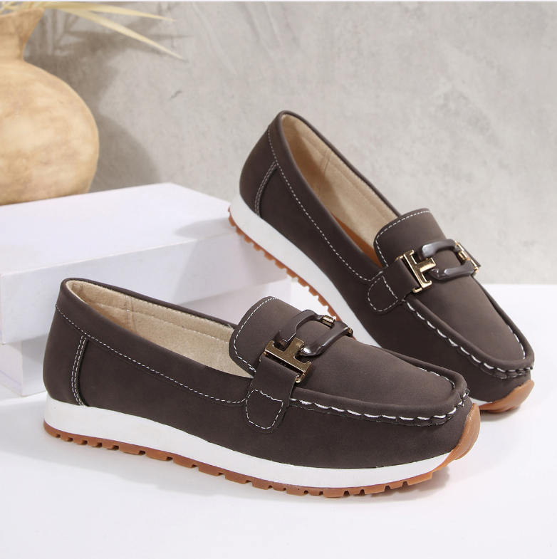 Emilia | Mocasín elegante con hebilla y cuña plana