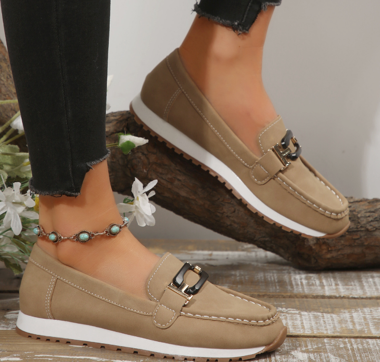 Eugenia | Mocasines elegantes con sofisticado detalle de cadena