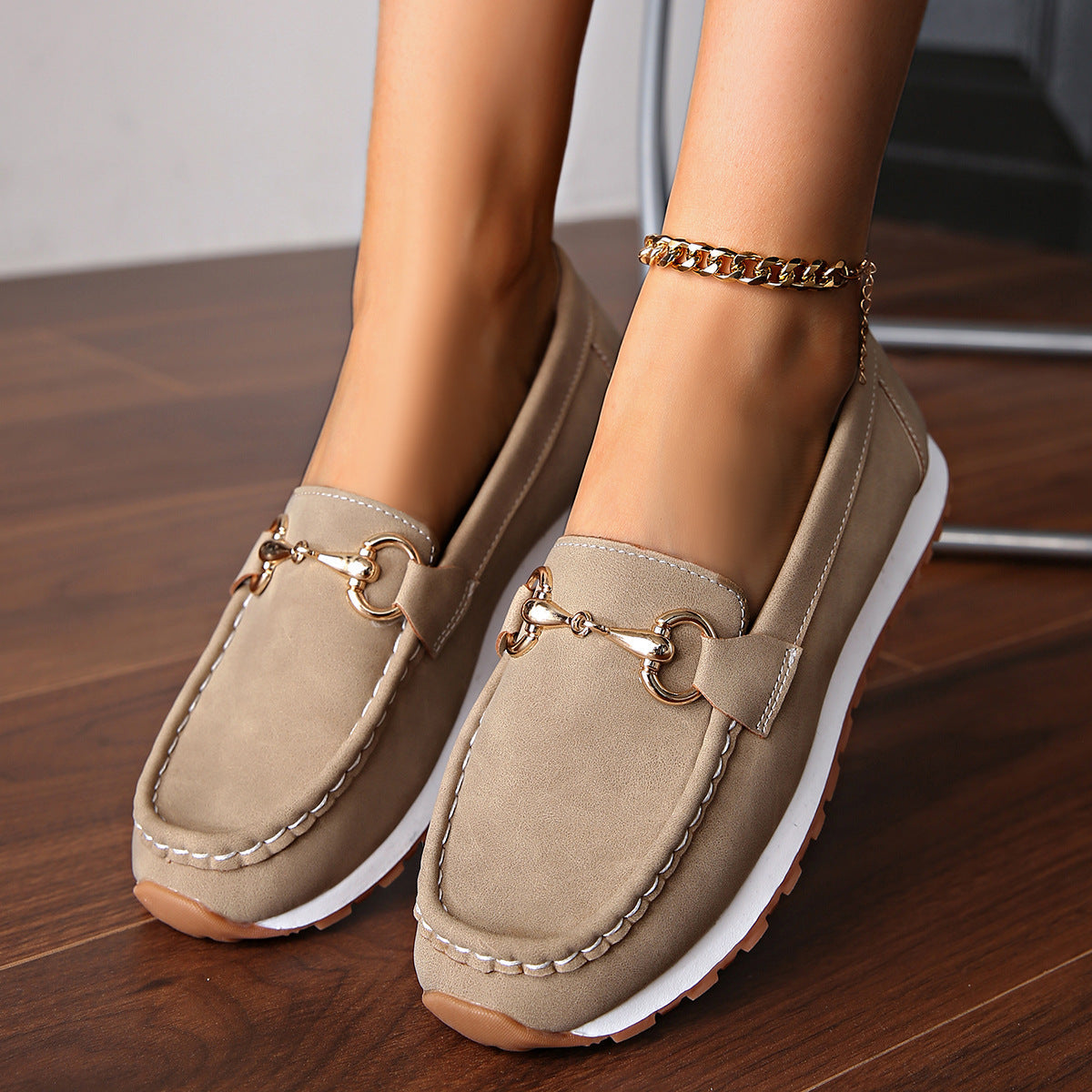 Elvira | Mocasín plano elegante con hebilla decorativa