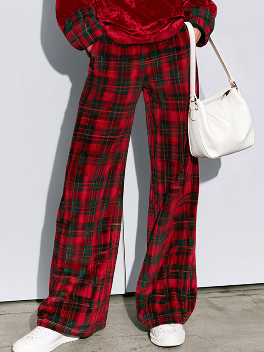 Merche | Conjunto de jersey de terciopelo rojo y pantalón de cuadros