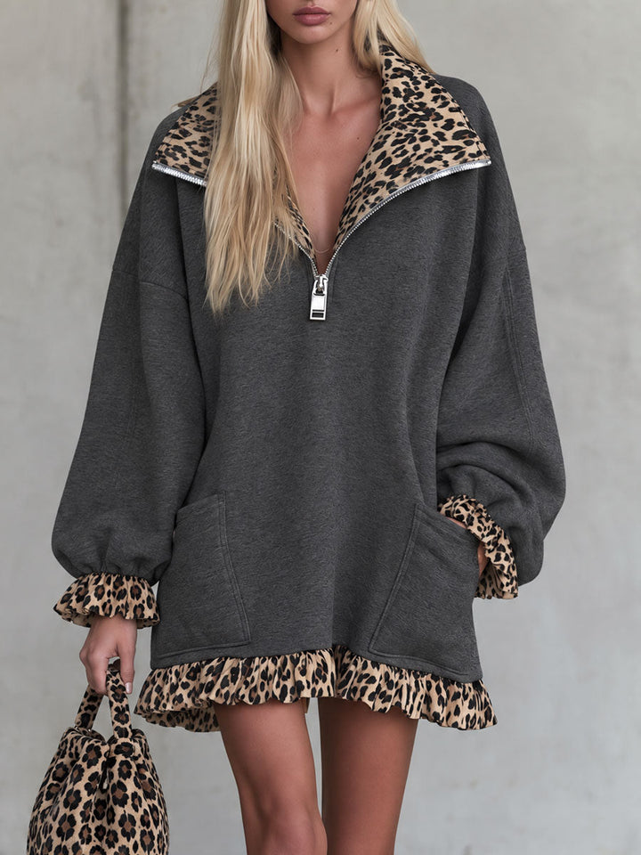 Ángela | Vestido corto gris con cuello y volante de leopardo