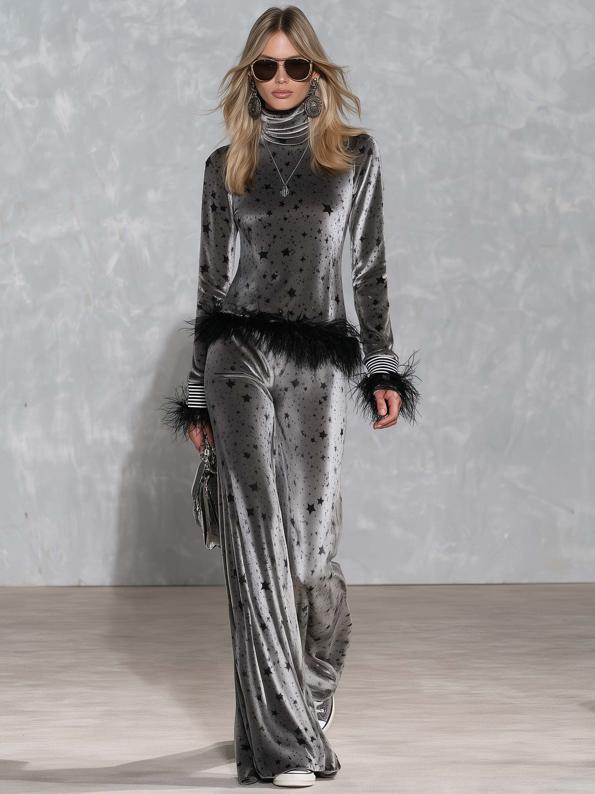 Sonia | Conjunto de terciopelo gris con estrellas y plumas
