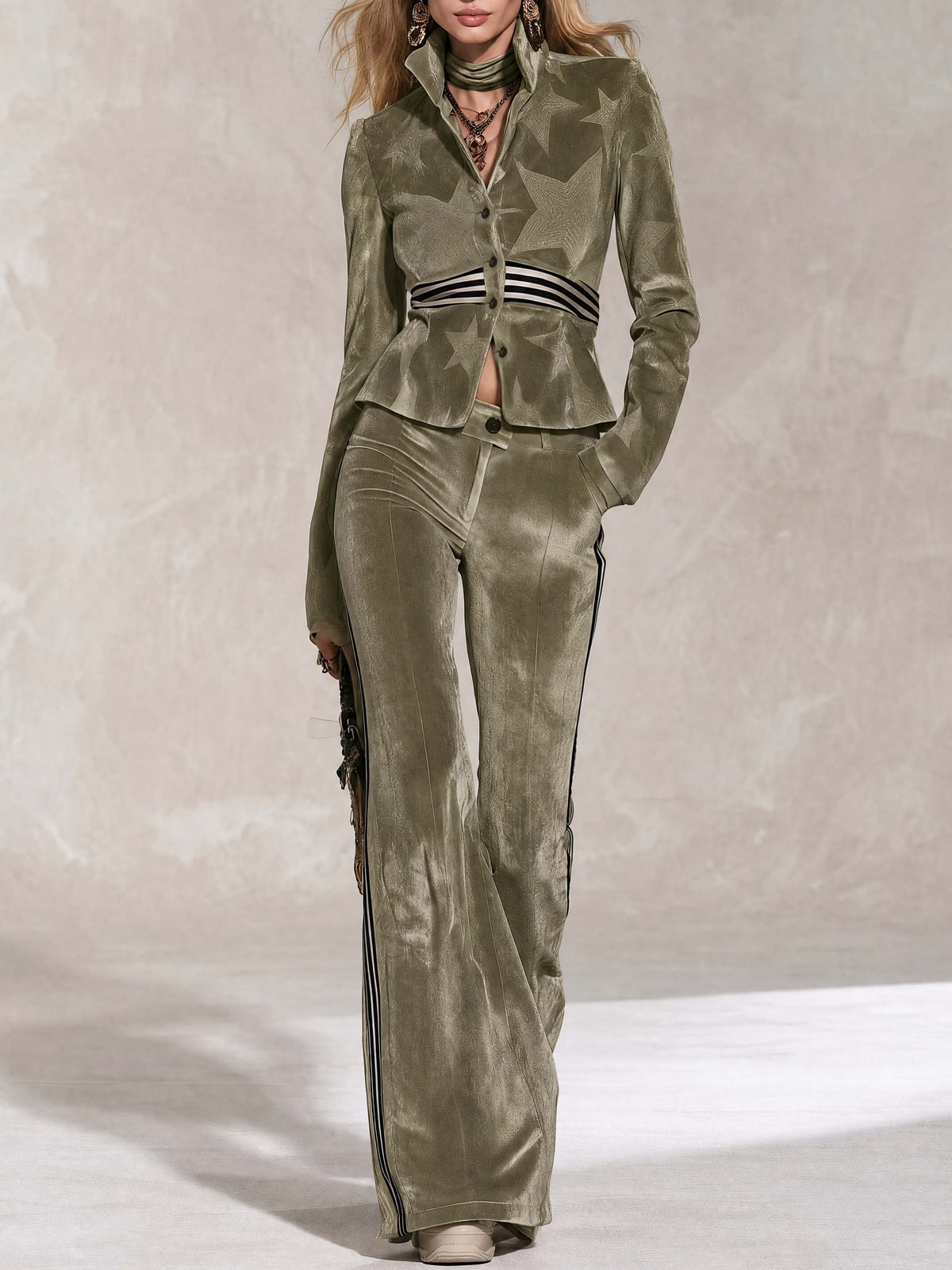 Olga | Conjunto de terciopelo verde con chaqueta y pantalón acampanado
