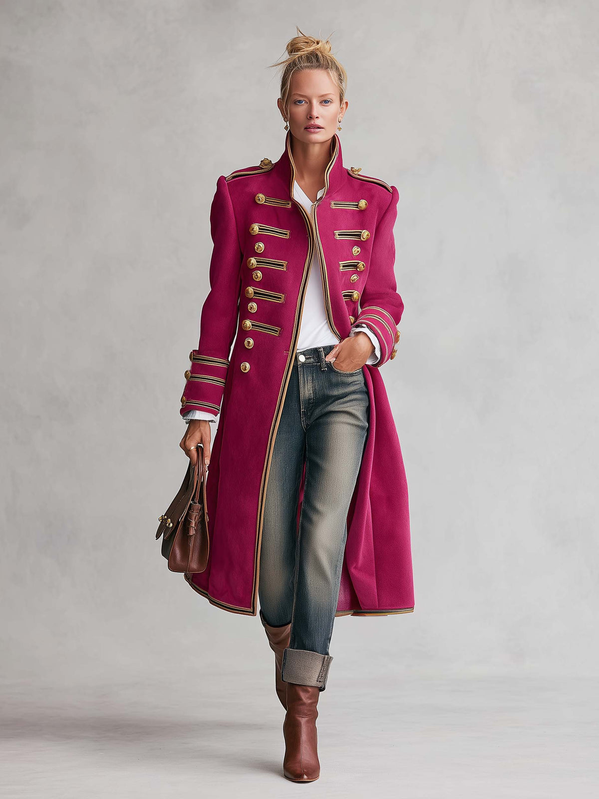 Regina | Abrigo largo militar magenta con botones dorados