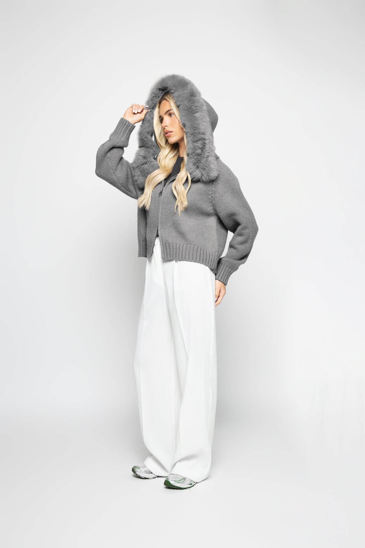 Martina | Elegante chaqueta de punto con capucha de piel