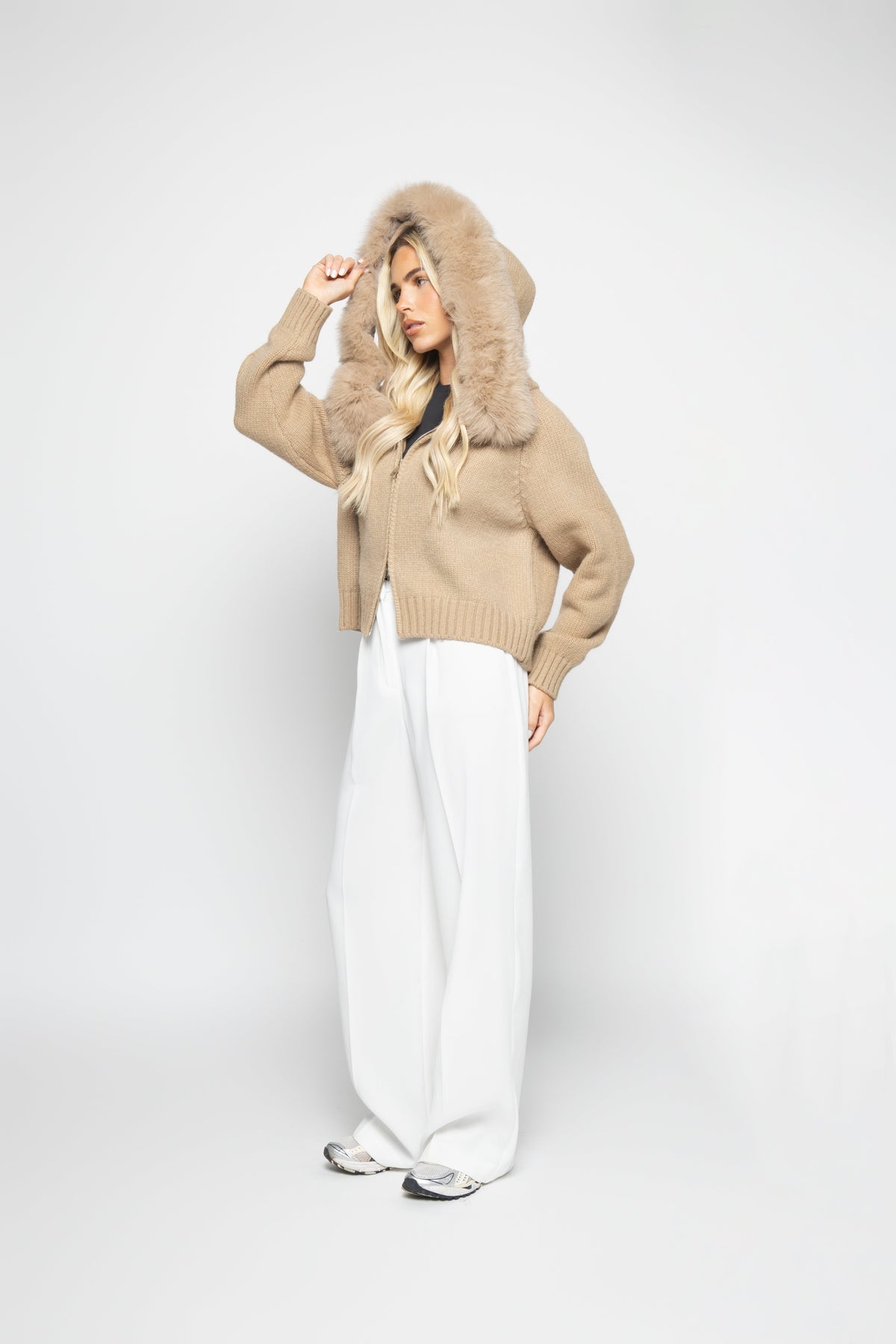 Martina | Elegante chaqueta de punto con capucha de piel