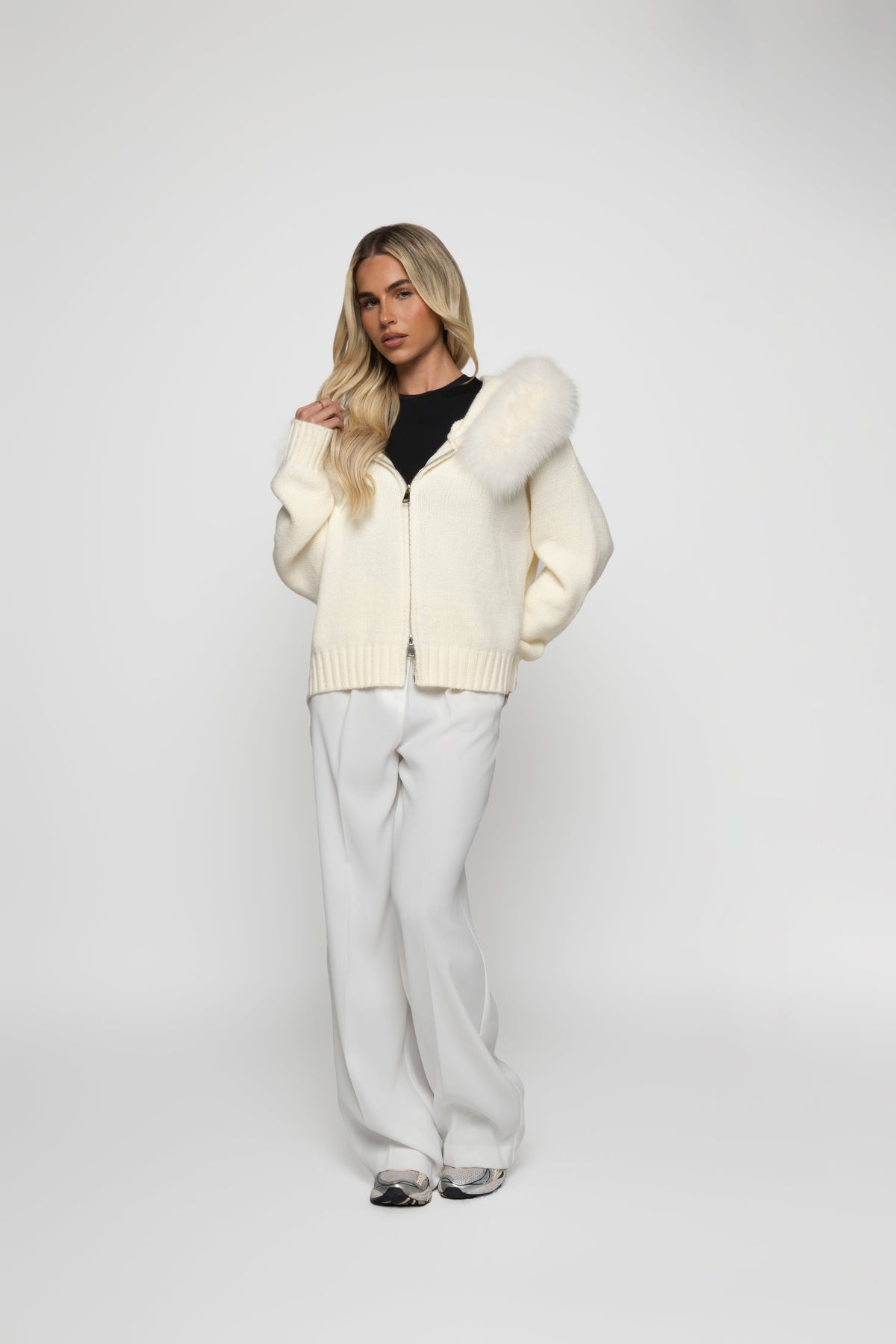 Martina | Elegante chaqueta de punto con capucha de piel