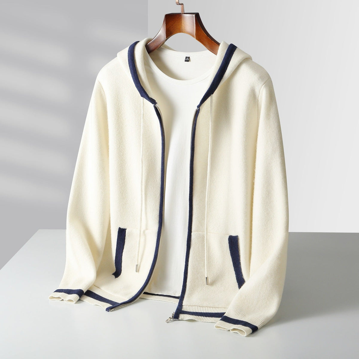 Varese | Sudadera de punto con capucha y ribetes
