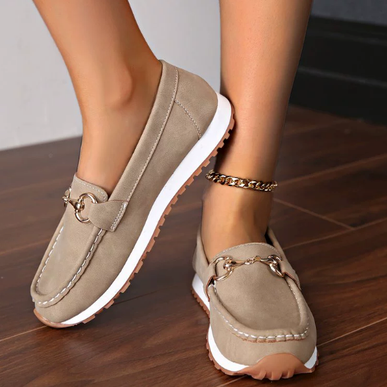 Elvira | Mocasín plano elegante con hebilla decorativa