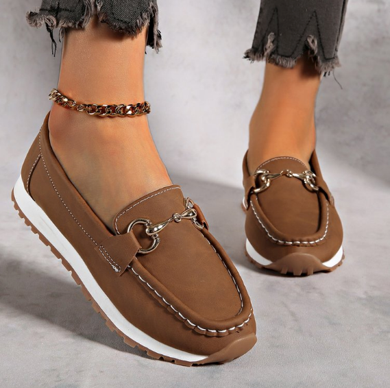 Elvira | Mocasín plano elegante con hebilla decorativa