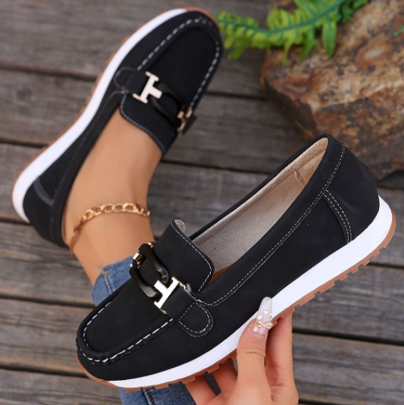 Eugenia | Mocasines elegantes con sofisticado detalle de cadena