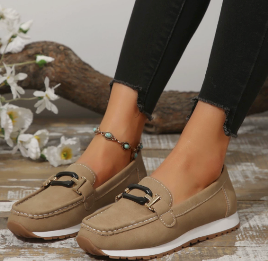Eugenia | Mocasines elegantes con sofisticado detalle de cadena