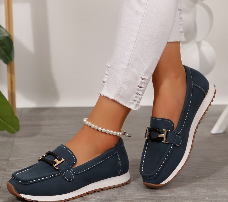 Eugenia | Mocasines elegantes con sofisticado detalle de cadena