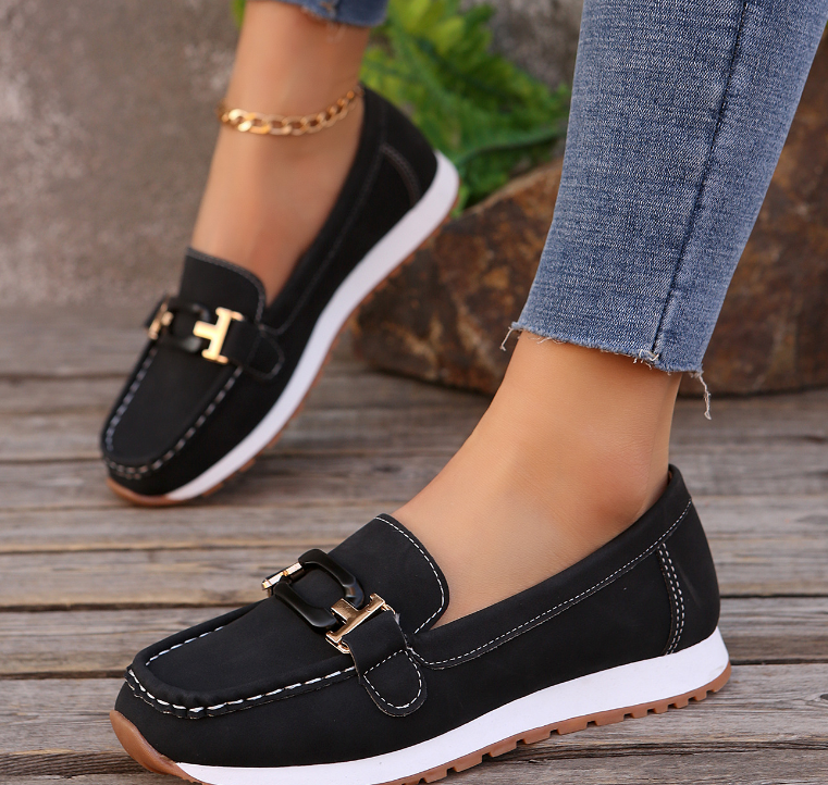 Eugenia | Mocasines elegantes con sofisticado detalle de cadena