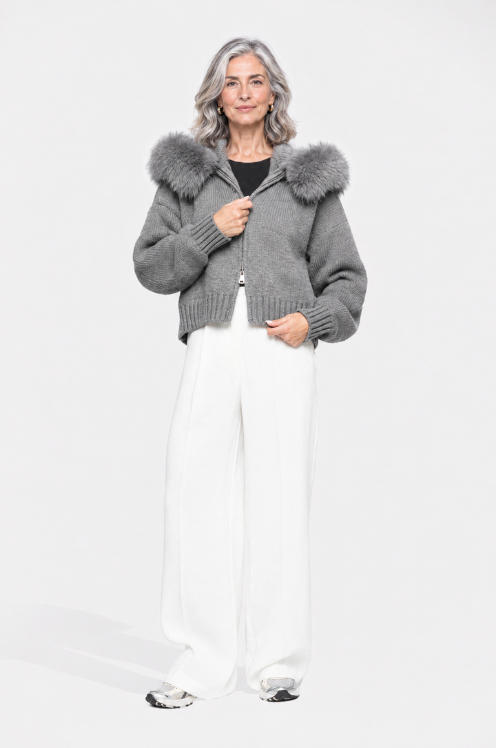 Martina | Elegante chaqueta de punto con capucha de piel